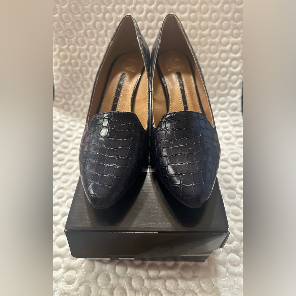 New Directions Navy Croc Embossed Kitten Heels Women’s Size 8